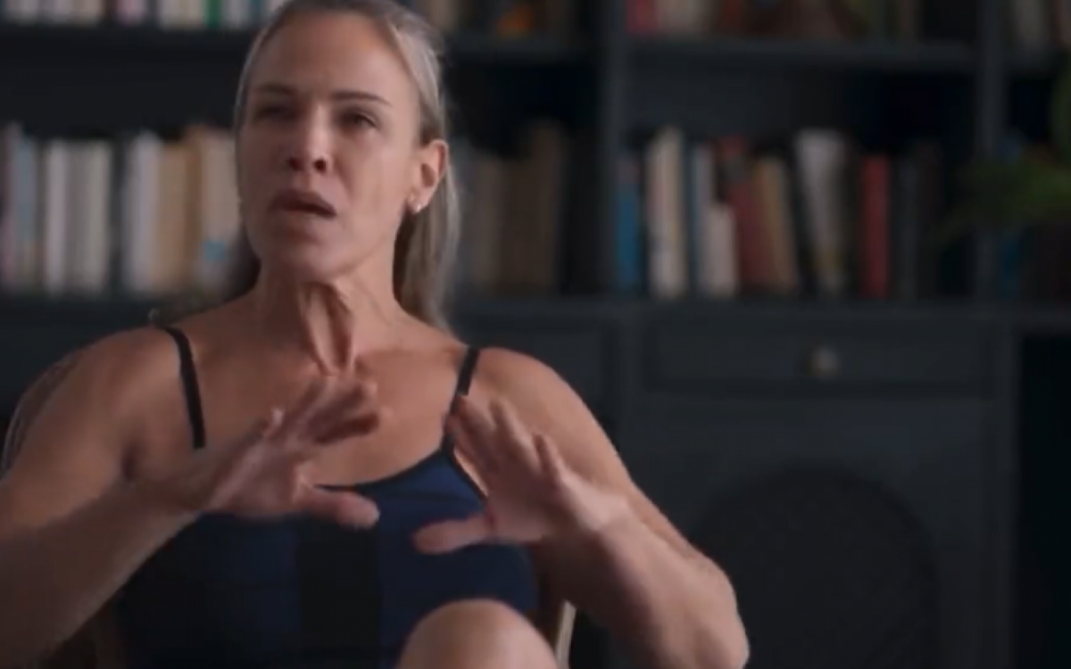 Ana Cláudia Soares em depoimento para o documentário 'Vale o Escrito' - Reprodução/Globo