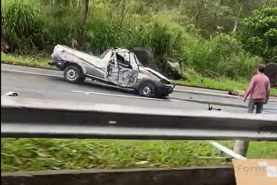 Duas pessoas morrem em acidente de carro na BR-040, em Petrópolis