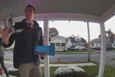 Candidato se entrega à polícia após roubar panfleto de rival da caixa de correio nos EUA