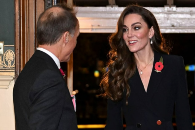 Kate Middleton assiste a cerimônia militar em Londres