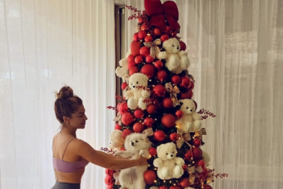 Grazi Massafera monta árvore de Natal com decoração especial e diverte fãs com pet