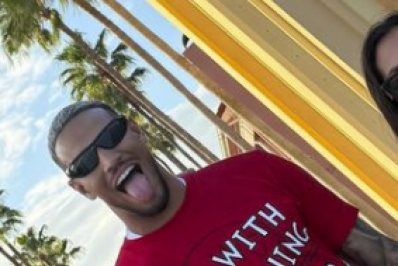 Anitta combina look em passeio com o namorado