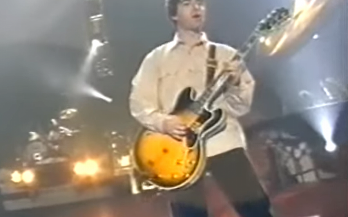 Ele tocou no terceiro &aacute;lbum do Oasis, "Be Here Now", em 1997