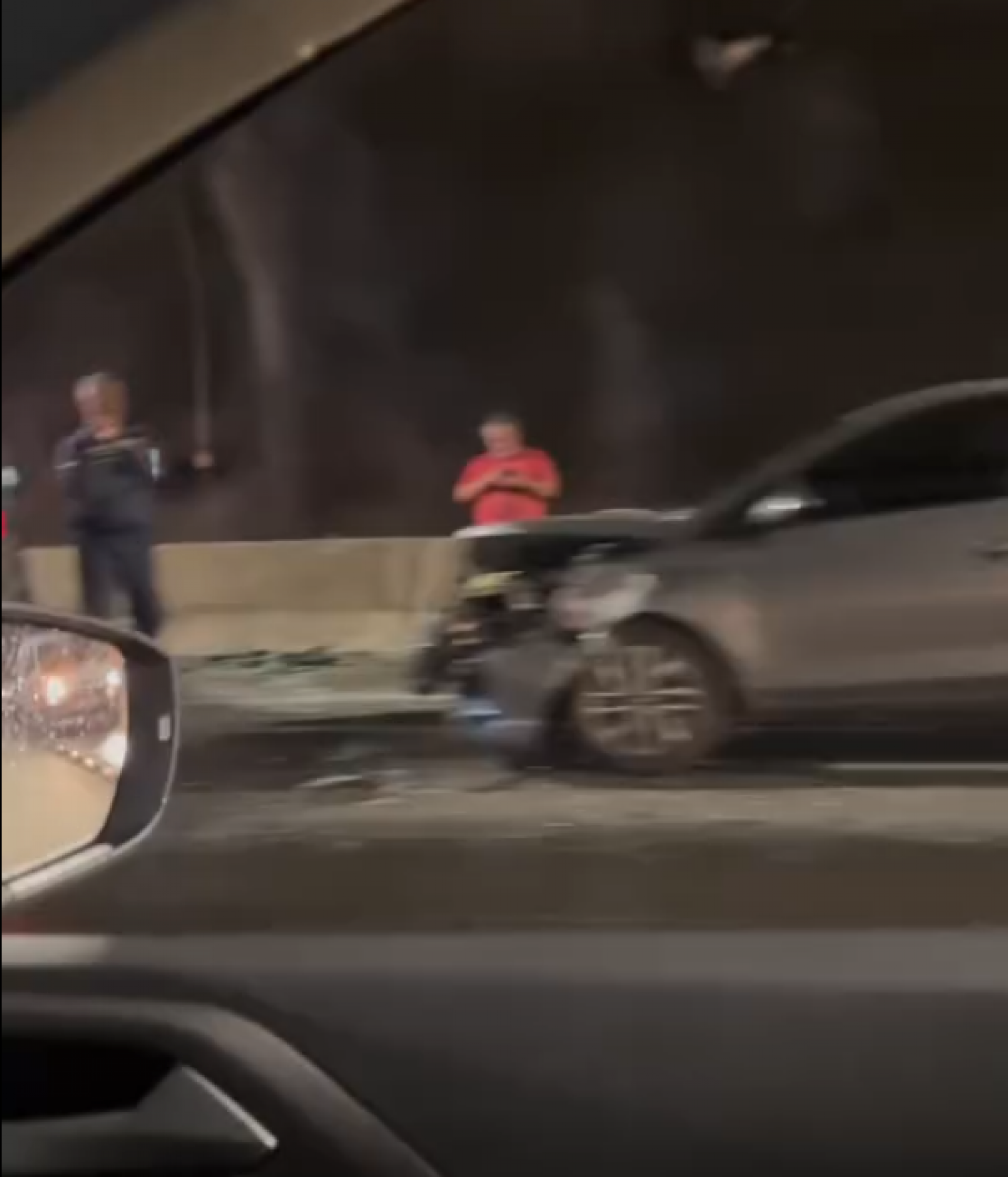 Outro carro envolvido no acidente ficou com a parte da frente destruída - Reprodução / Redes sociais