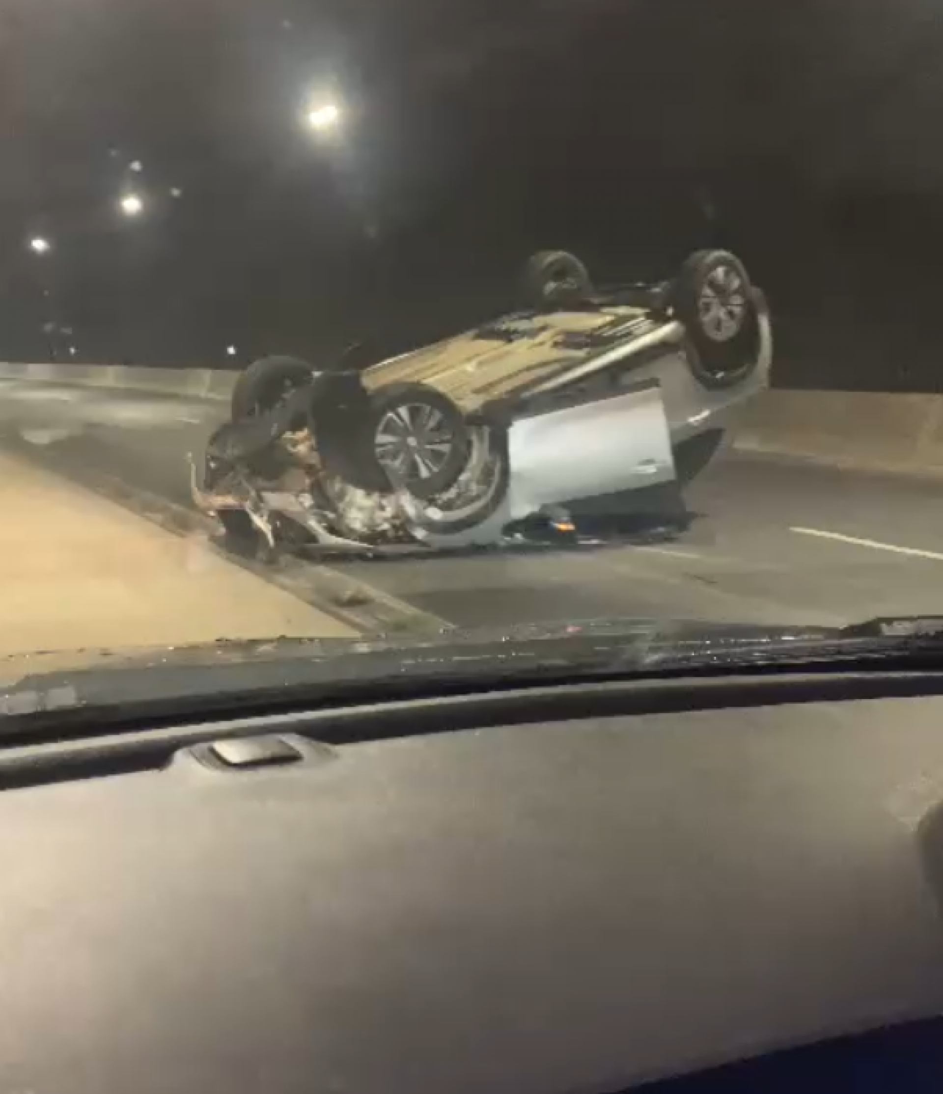 Segundo capotamento no túnel Charitas-Cafubá aconteceu por volta das 17h25  - Reprodução / Redes sociais