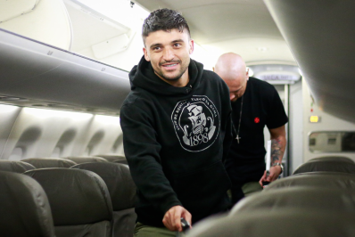 Vasco estuda renovação de contrato do lateral Victor Luis