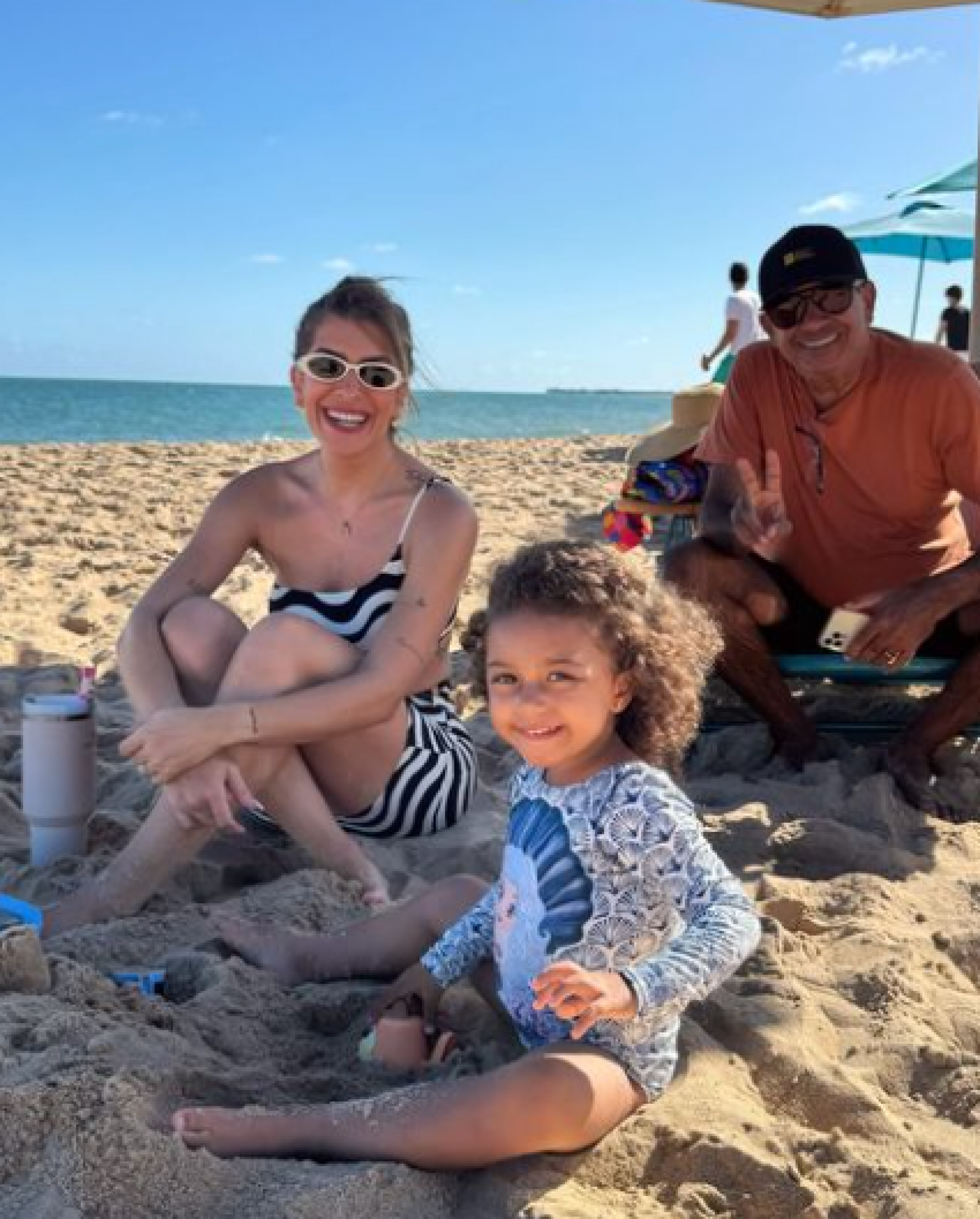 Lorena Improta aproveita momento de descanso em praia com a família: 'Valioso demais para mim'
 - Reprodução / Instagram
