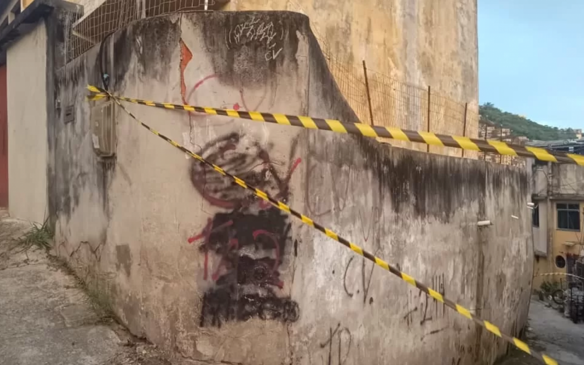 Defesa Civil de Arraial interdita muro