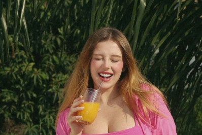 Duda Reis exibe barrigão de oito meses de gravidez