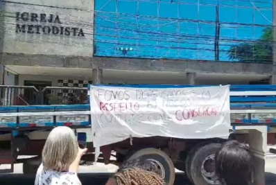 Motoristas de veículos pesados protestam contra descumprimento de contratos pela Prefeitura de Cabo Frio