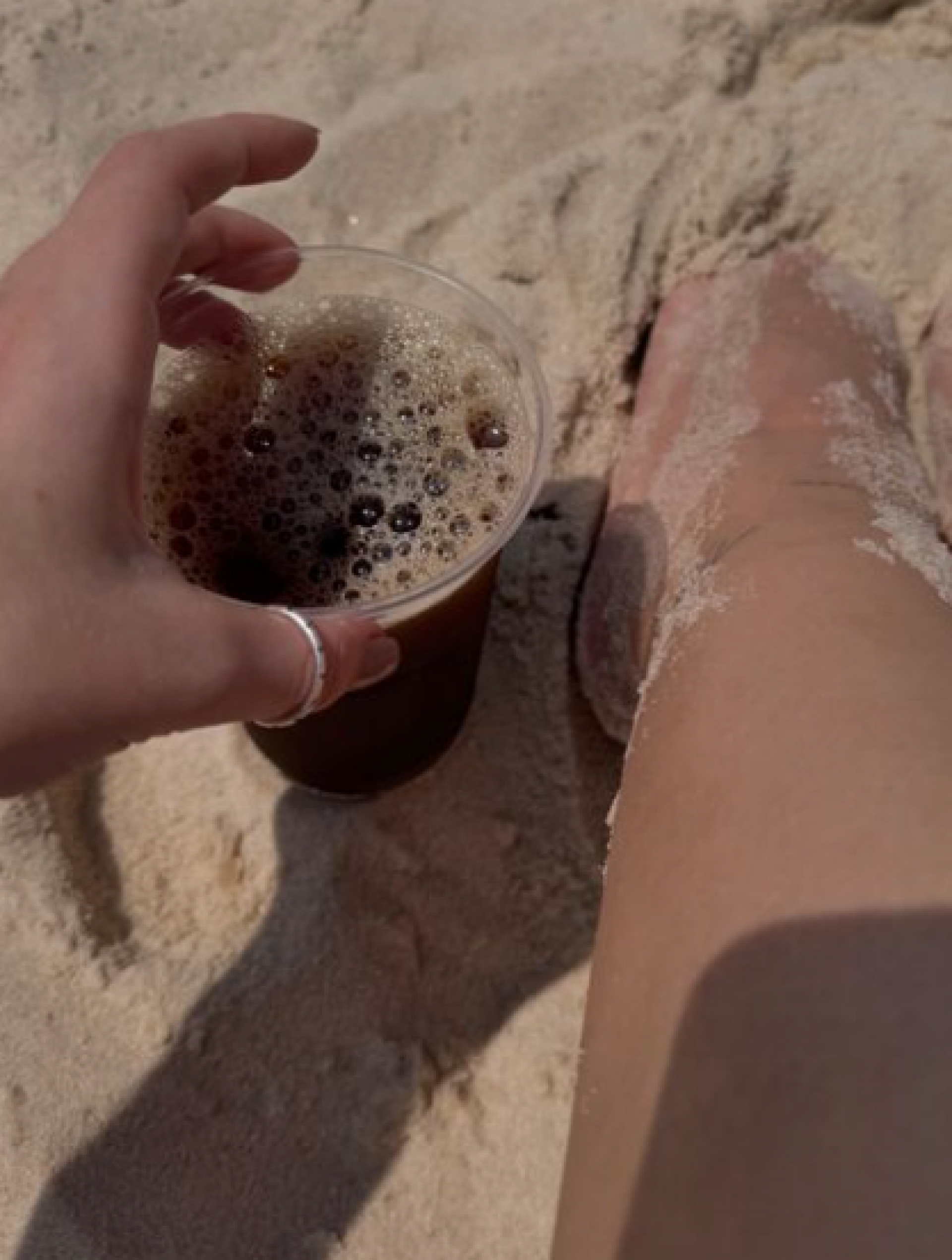 Klara Castanho aproveita folga em praia no Rio - Reprodução / Instagram