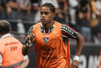 Matheus Reis sofre grave lesão e fica afastado do Fluminense por tempo indeterminado