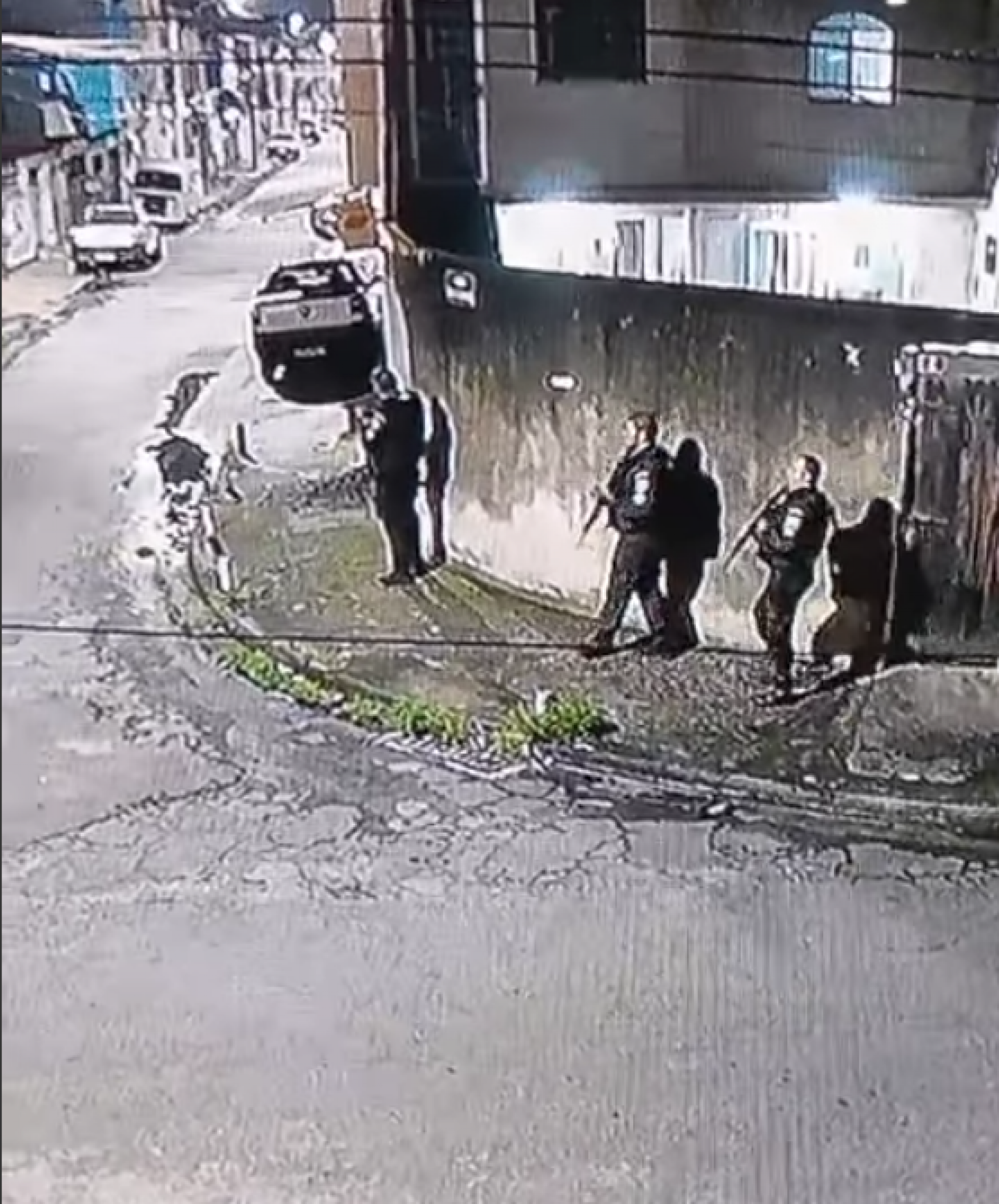 Policiais entraram em confronto com cerca de 40 bandidos na comunidade do Catiri