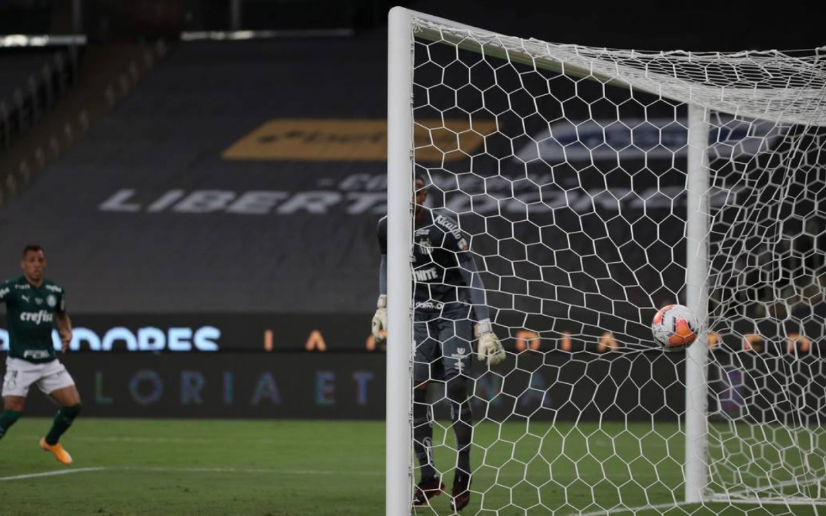 John, na época pelo Santos, perdeu a final da Libertadores 2020 para o Palmeiras