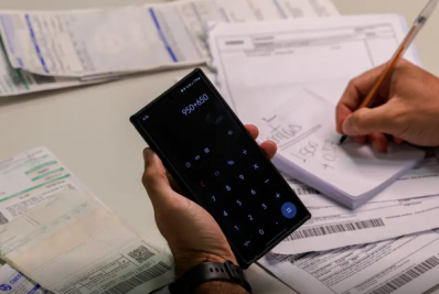 Taxas de juros disparam com cenário fiscal e PIB forte pressionando BC