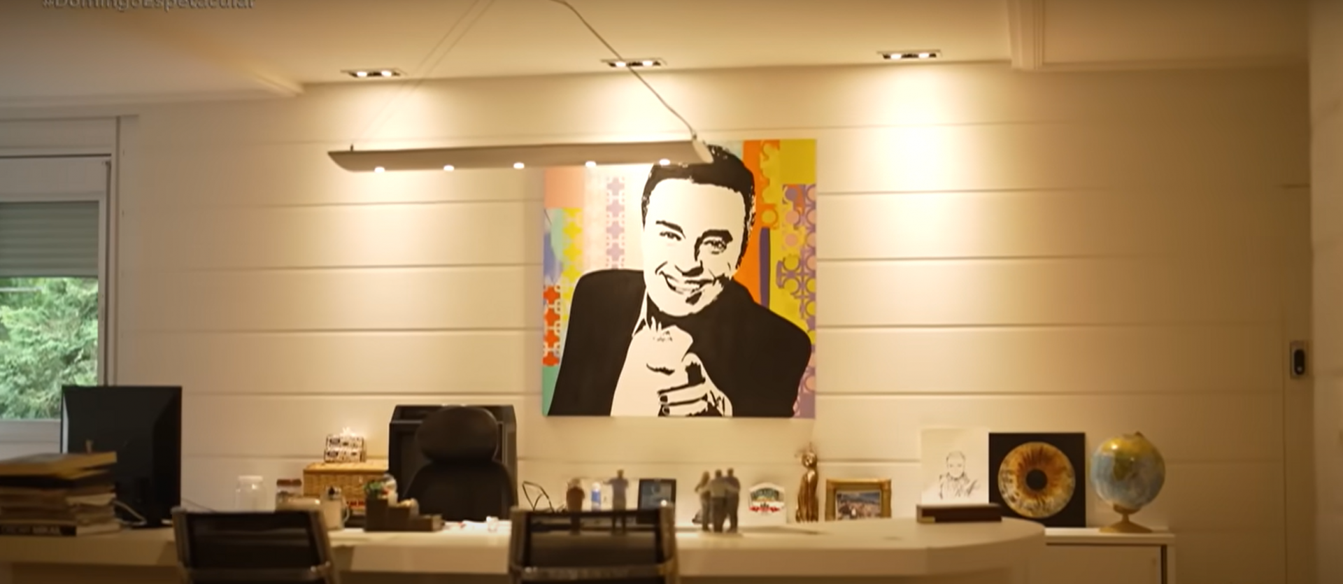 Filho de Gugu abre as portas da mansão onde o apresentador morava  em São Paulo  - reprodução Record TV