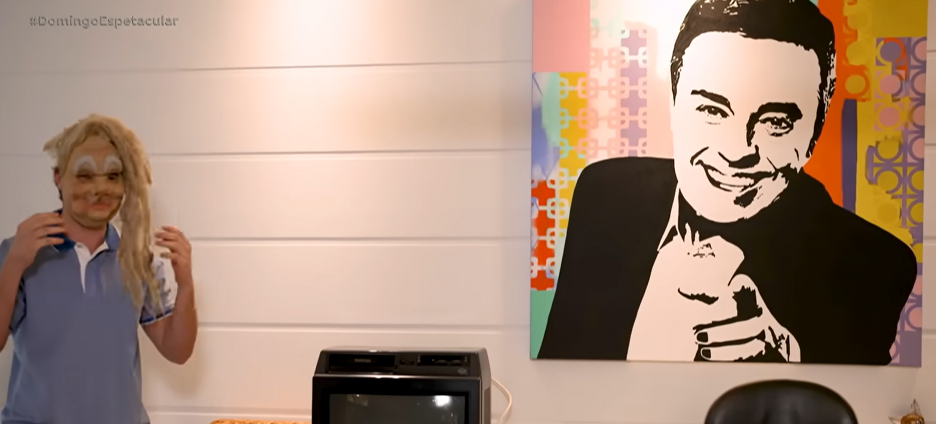 Filho de Gugu abre as portas da mansão onde o apresentador morava  em São Paulo  - reprodução Record TV