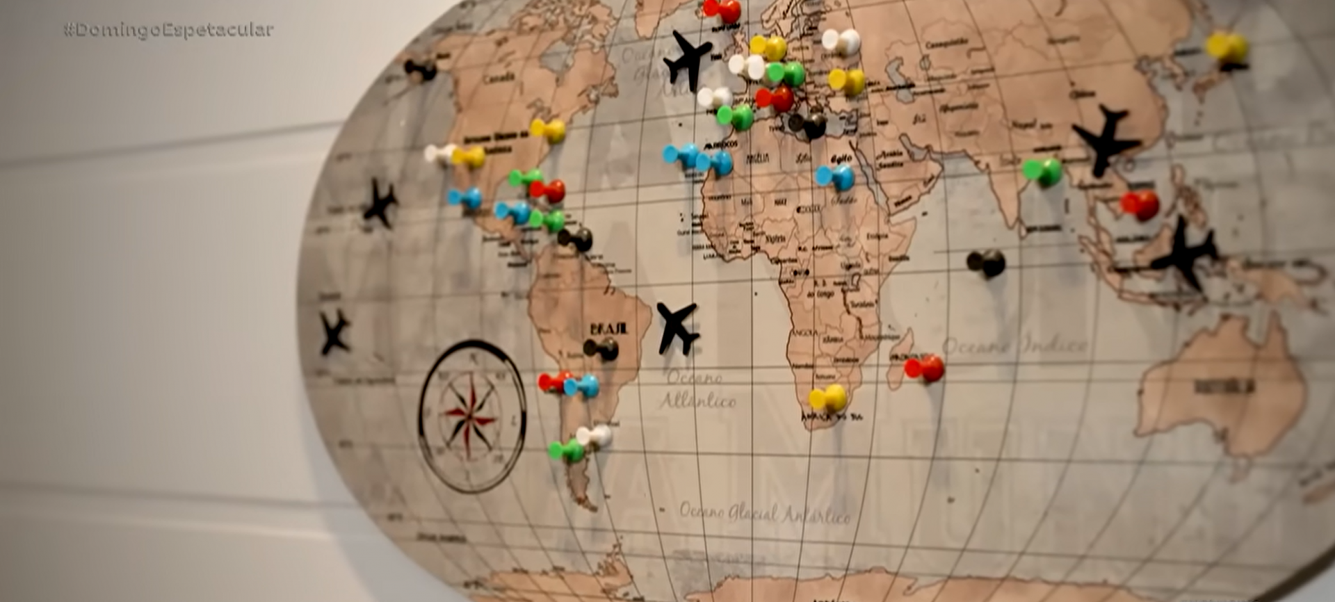 Filho de Gugu abre as portas da mansão onde o apresentador morava  em São Paulo  - reprodução Record TV