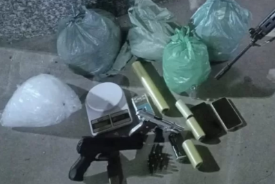 Mulheres são presas com armas e material para embalar drogas em Cabo Frio