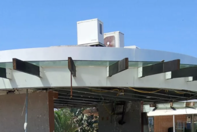 Moradores denunciam continuidade de obra irregular em quiosque da Praia do Forte, em Cabo Frio