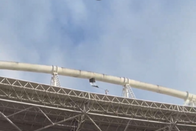Vídeo: torcedor do Botafogo é flagrado comemorando no teto do Nilton Santos