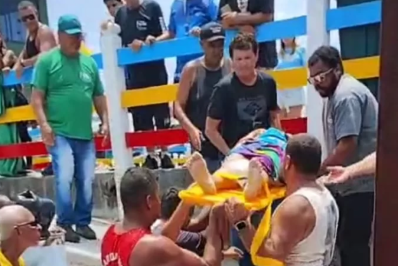 Mulher sofre acidente na Escadaria das Prainhas no Pontal do Atalaia em Arraial do Cabo