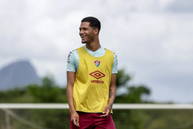 Samuel Granada é devolvido por clube português e retorna ao Fluminense