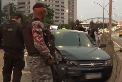 Policial militar fica ferido depois de colidir com viatura no Elevado Paulo de Frontin
