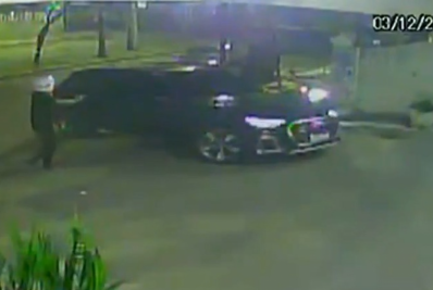 Vídeo: criminosos atiram em carro blindado durante assalto na Tijuca