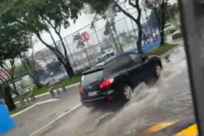 Chuvas intensas causam alagamentos em Cabo Frio e dificultam a vida da população