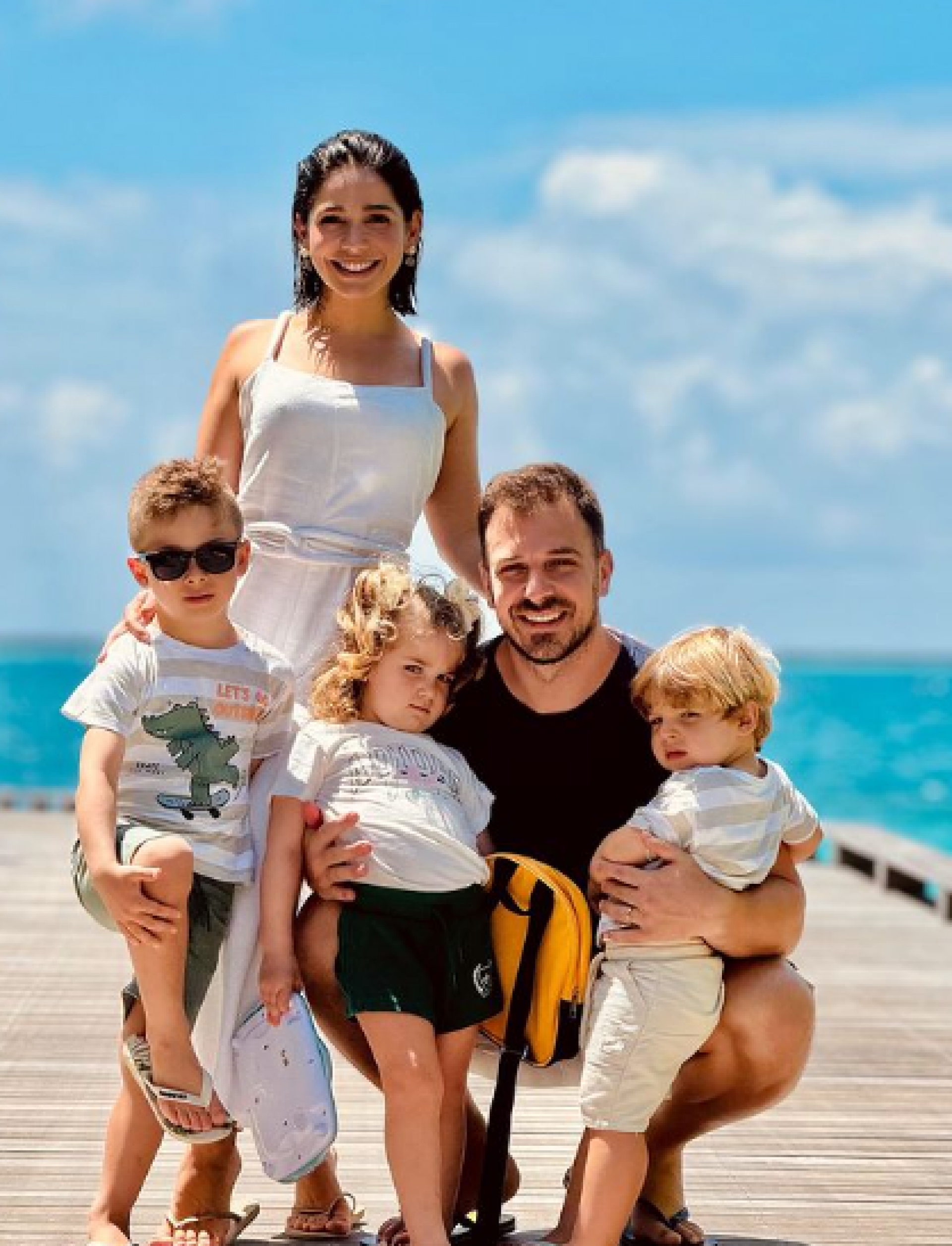 Sabrina Petraglia, o marido, Ramón Velásquez, e os filhos, Gael, Maya e Leo - Reprodução / Instagram