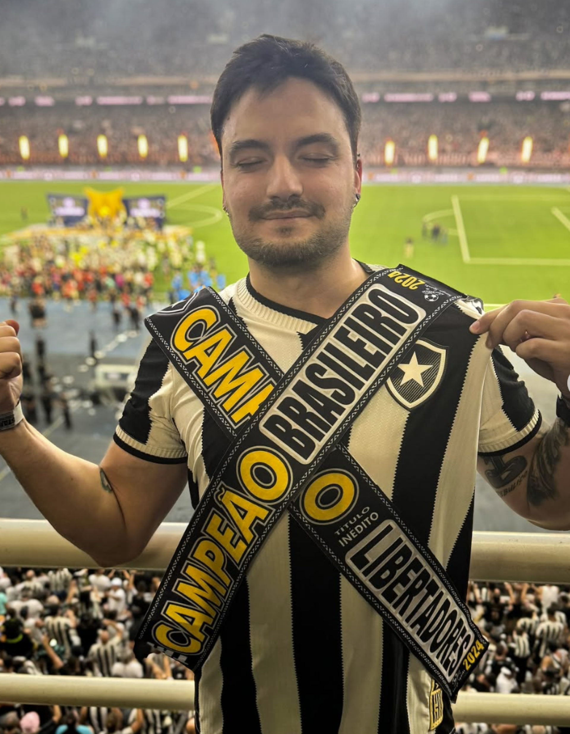 Felipe Neto celebra vitória do Botafogo  - reprodução Instagram