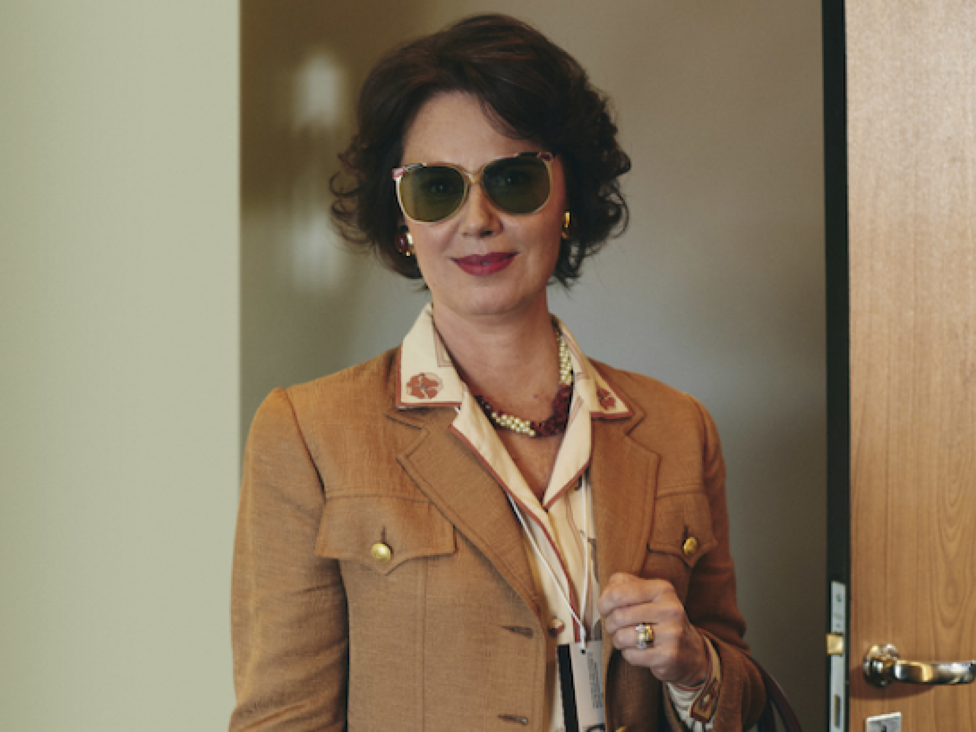 Susana Ribeiro interpreta mãe de Senna, Zaza, em minissérie sobre a vida do piloto - Divulgação / Netflix / Alan Roskyn