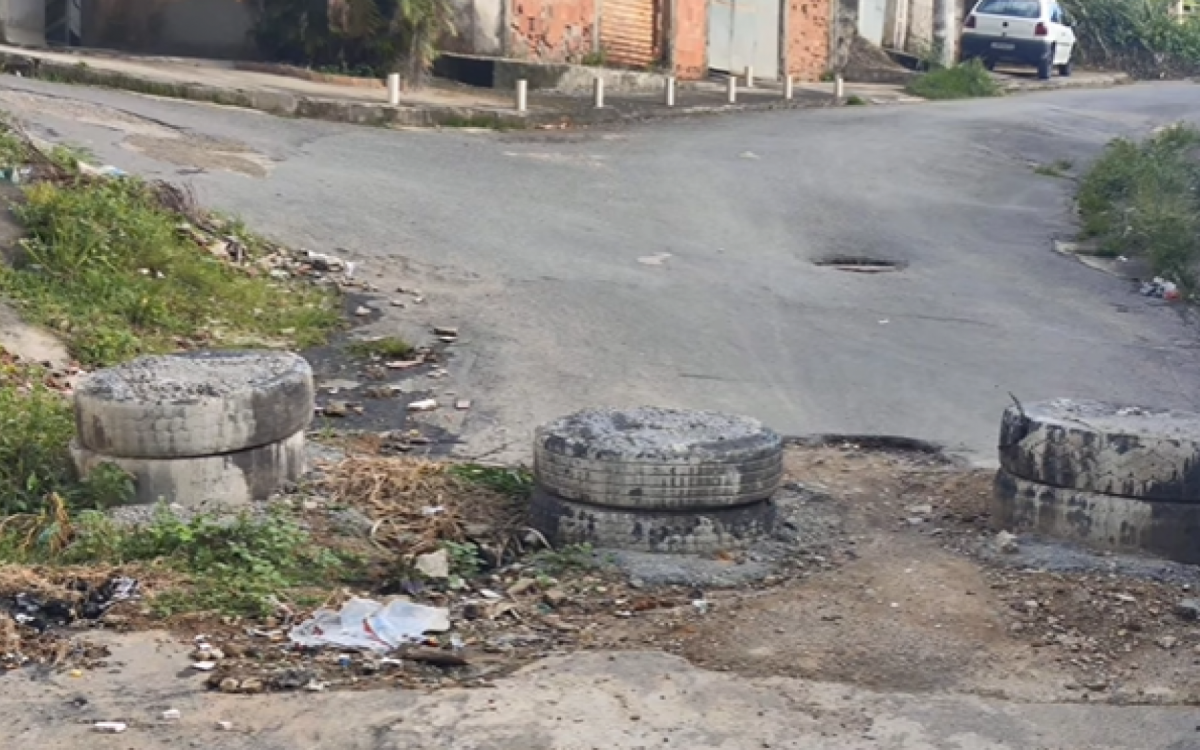 Uma das ruas que estavam com barricadas na Comunidade de Santa Teresa