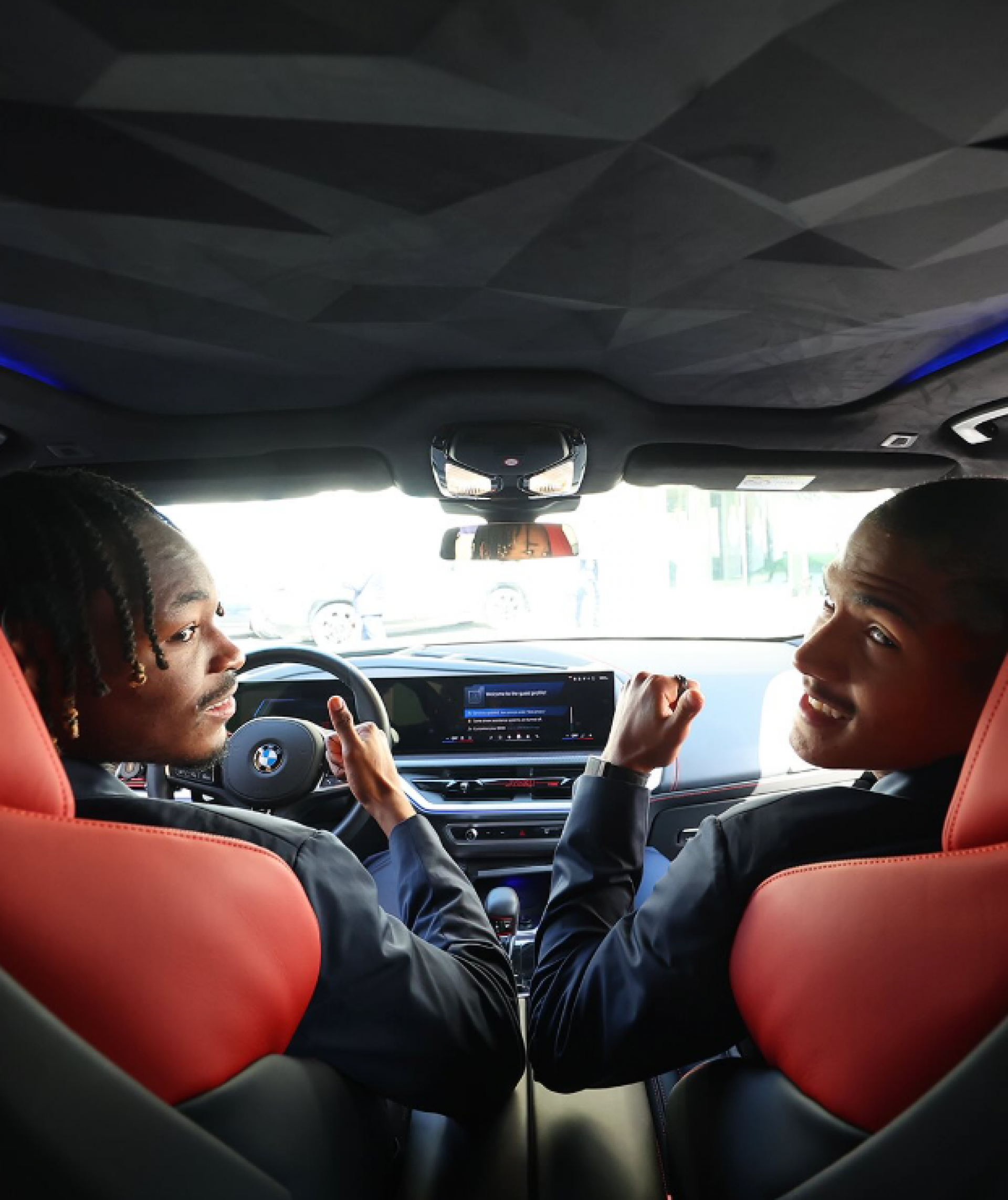 Cristiano Ronaldo e companheiros de Al-Nassr ganharam um BMW XM Red Label de presente da montadora alemã - Divulgação