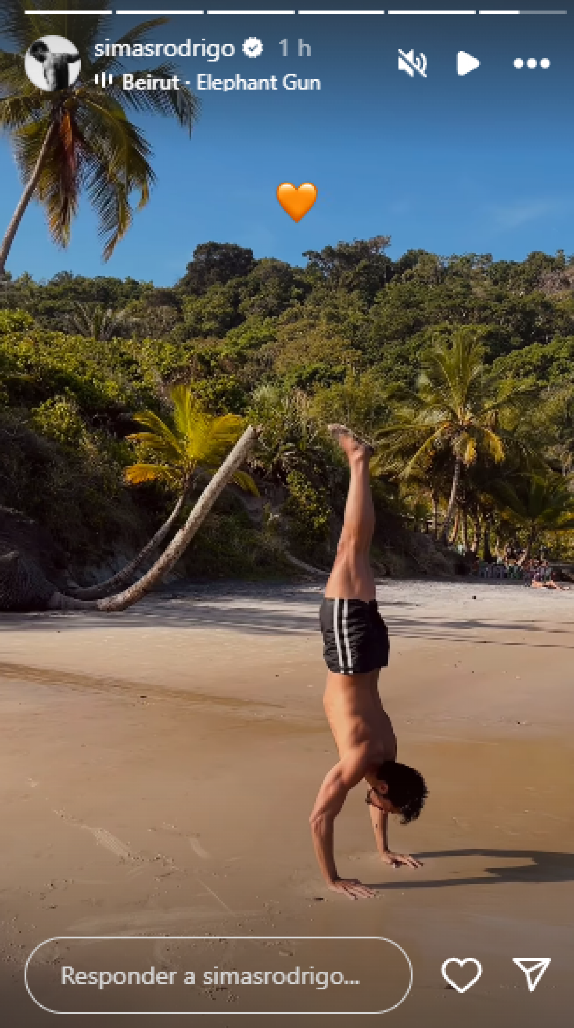 Rodrigo Simas surpreende com posição de ioga - Reprodução de vídeo / Instagram