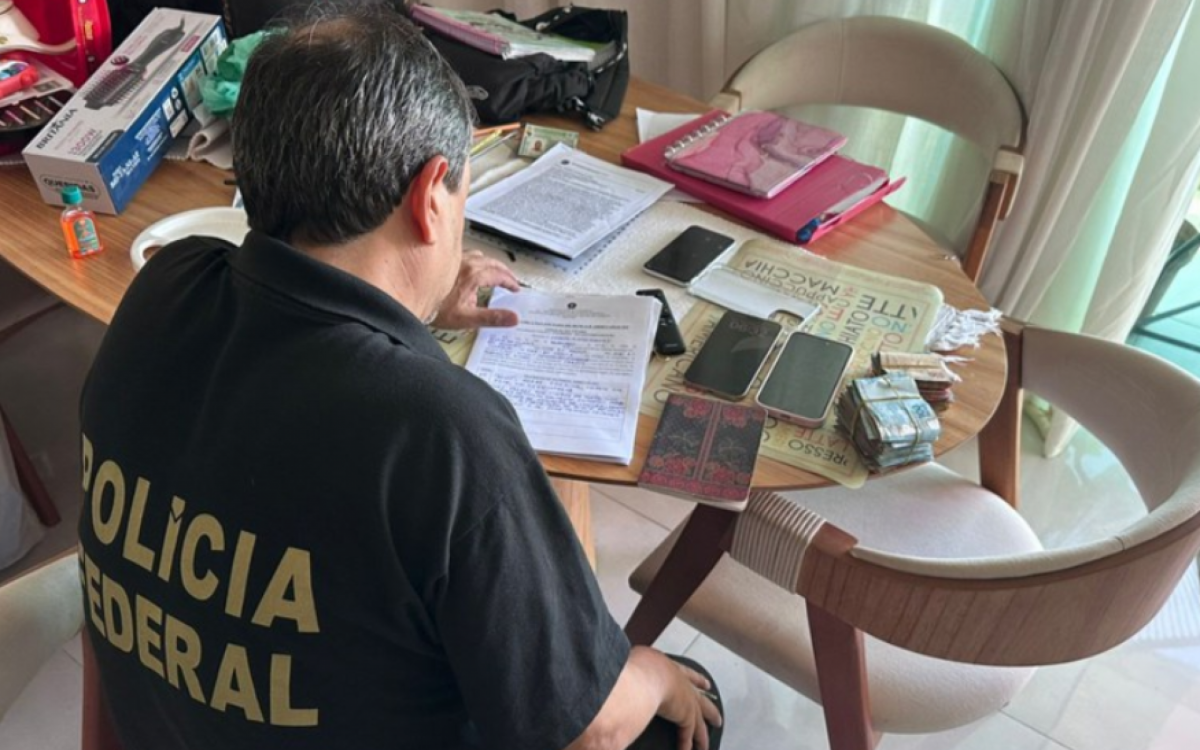 Est&atilde;o sendo cumpridos 22 mandados de busca em endere&ccedil;os na Baixada e na capital fluminense