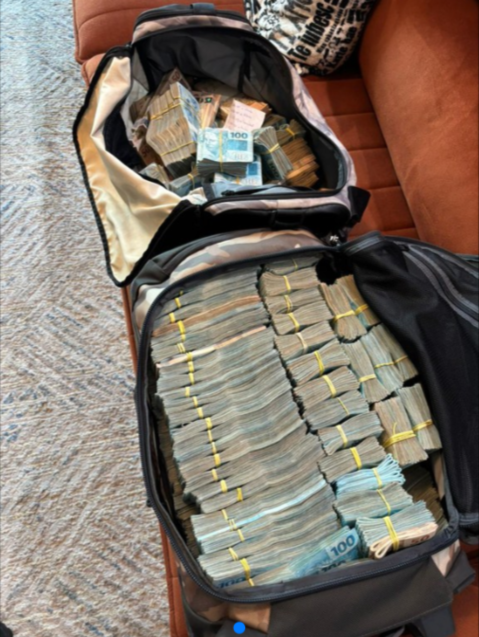 Dinheiro apreendido durante a ação na Baixada Fluminense 