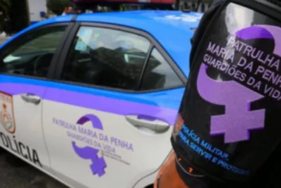 Sem combustível na viatura, patrulha Maria da Penha de Cabo Frio pede ajuda da PM para socorrer vítima de violência doméstica