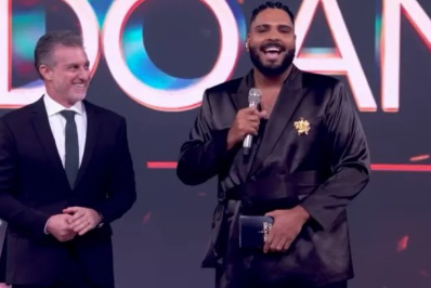 Paulo Vieira faz piada com prisão de Braga Netto e 'cadeirada' do Datena no 'Melhores do Ano'