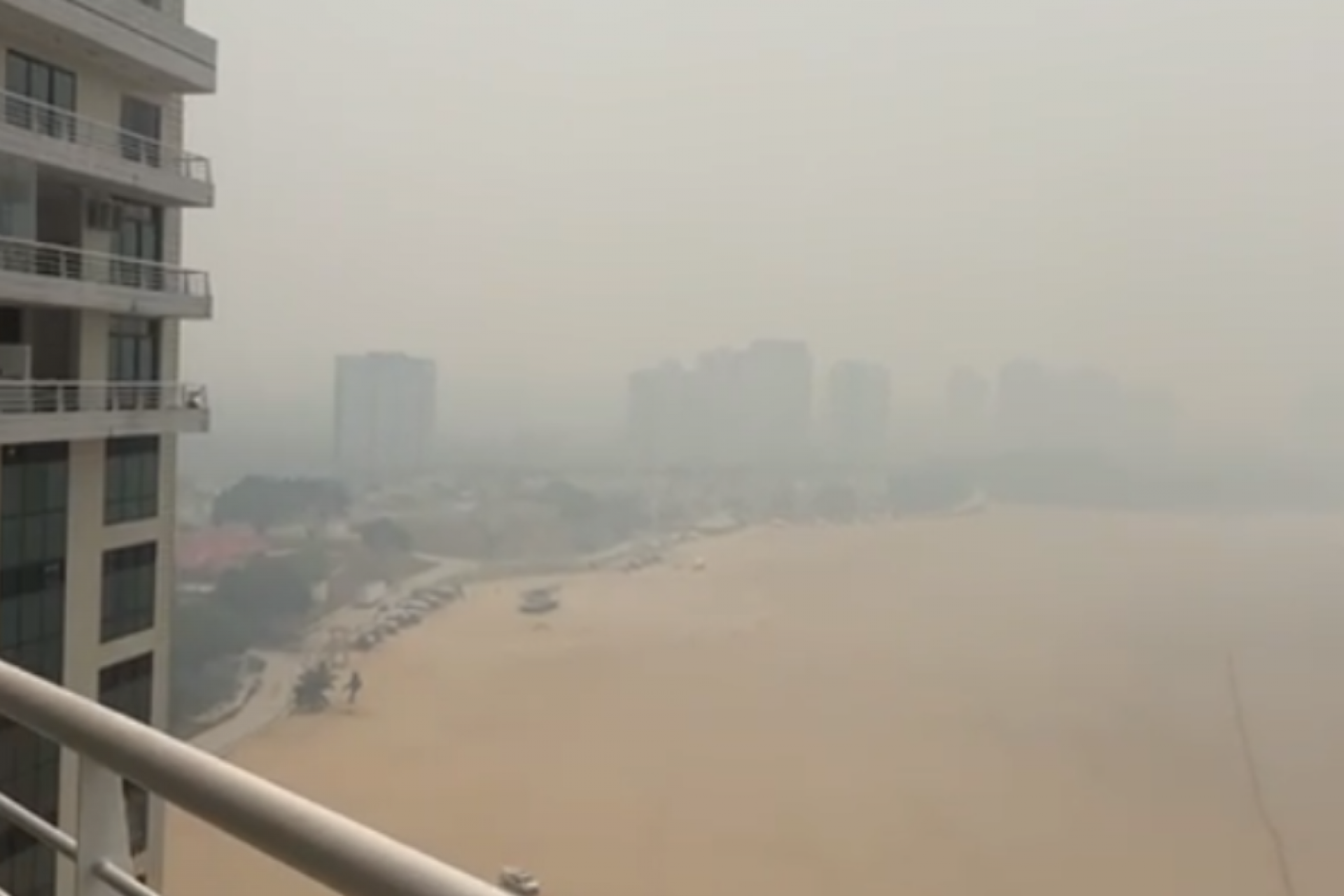 Manaus viveu, em 2024, um epis&oacute;dio severo de fuma&ccedil;a causada por queimadas na Amaz&ocirc;nia - Reprodu&ccedil;&atilde;o / Redes sociais