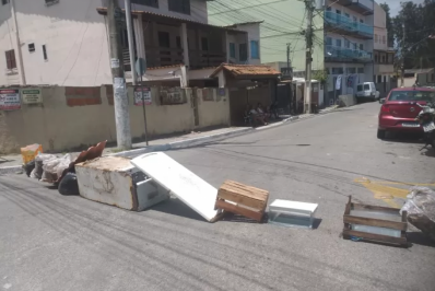 Moradores do Peró, em Cabo Frio, reclamam de falta de energia há três dias