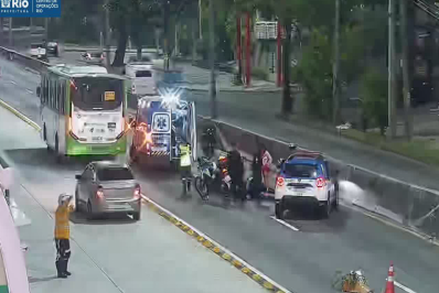 Acidentes na Avenida Brasil deixam três pessoas feridas