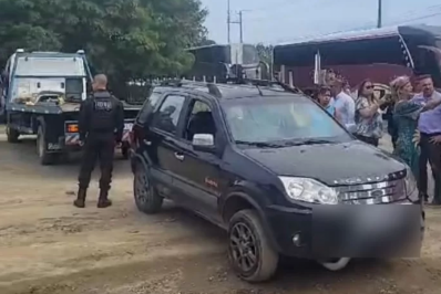 Reboque remove carro de proprietária que interditava TOT de Cabo Frio