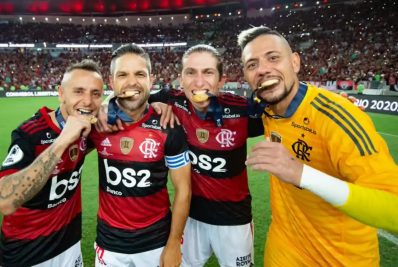 Diego Ribas brinca e ‘corneta’ Filipe Luís como técnico: 'Sem limites na brincadeira'