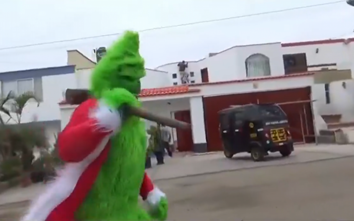 Agente lidera opera&ccedil;&atilde;o contra tr&aacute;fico de drogas fantasiado de Grinch