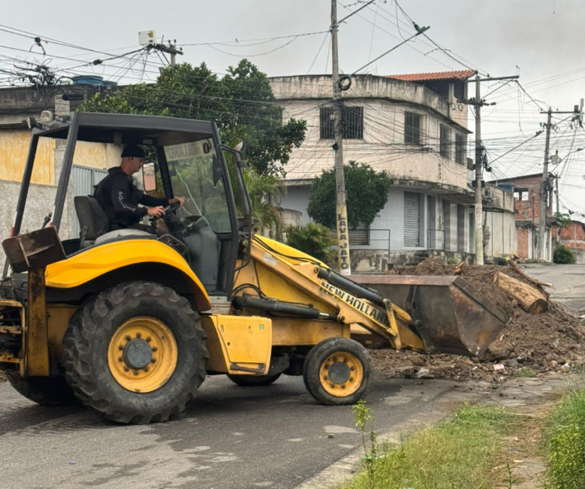 PM retirou cerca de 32 toneladas nesta segunda-feira (23) - Divulgação / Polícia Militar