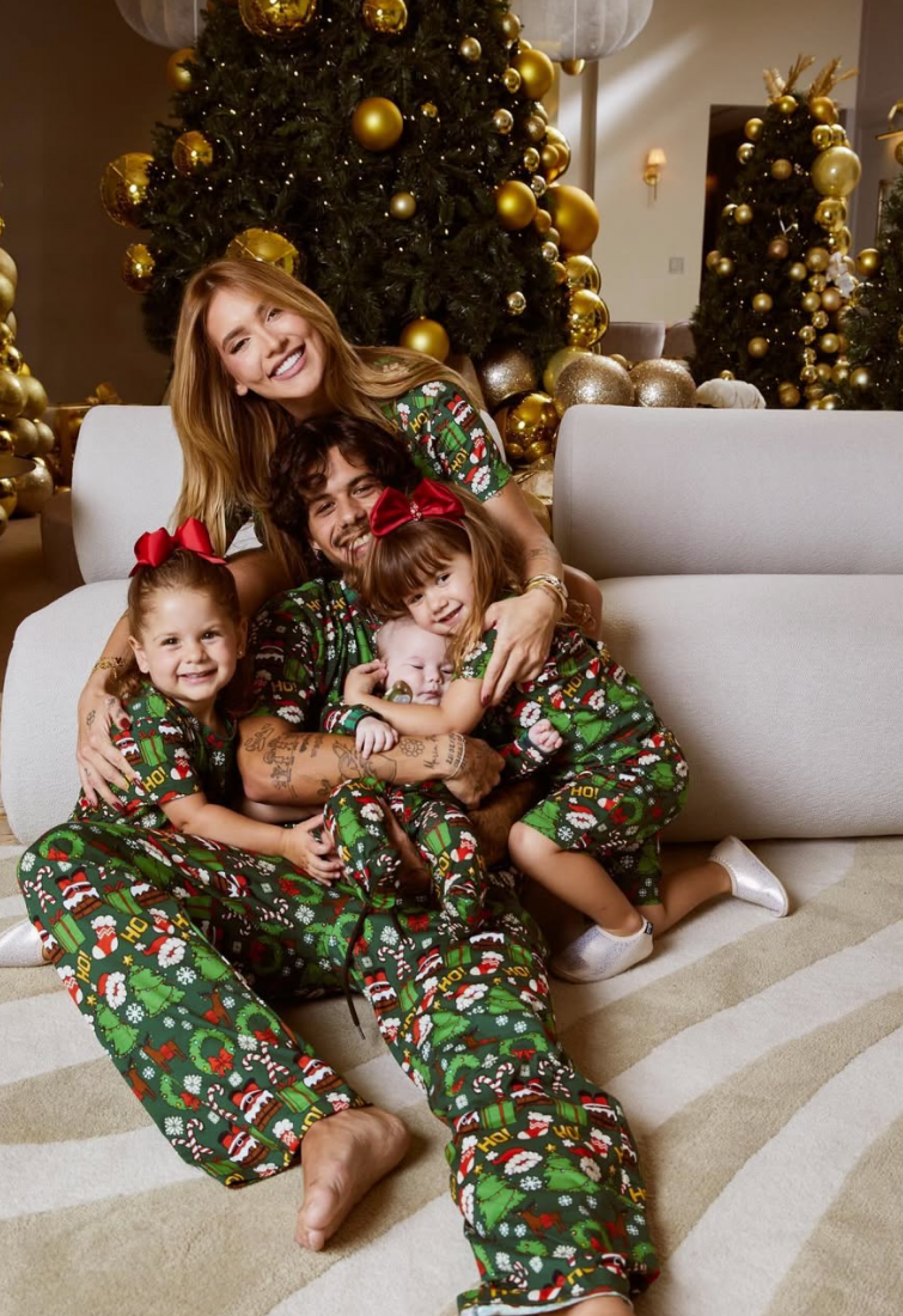 Virginia e Zé Felipe posam em clima de Natal com os filhos - Rafael Manson