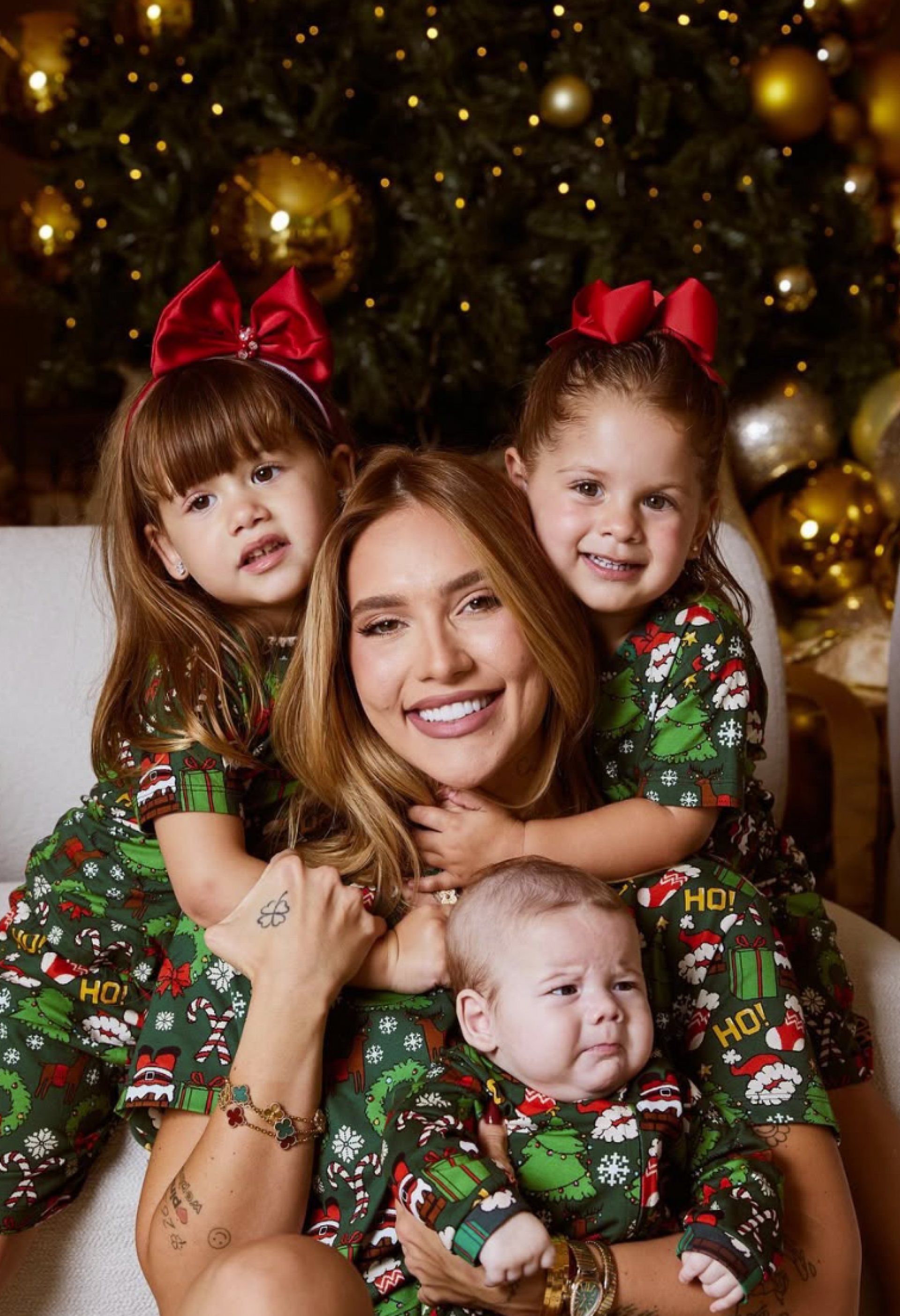 Virginia e Zé Felipe posam em clima de Natal com os filhos - Rafael Manson