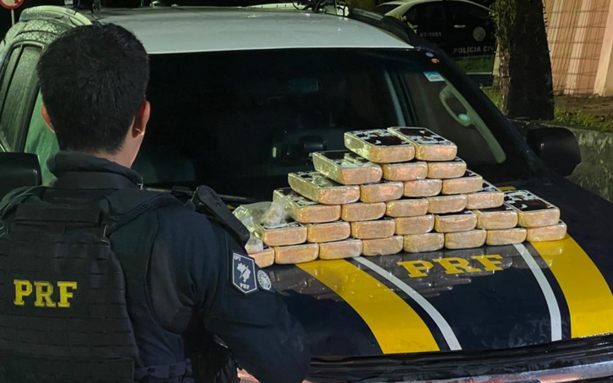 O material foi apreendido durante ação na noite desta sexta-feira (27)